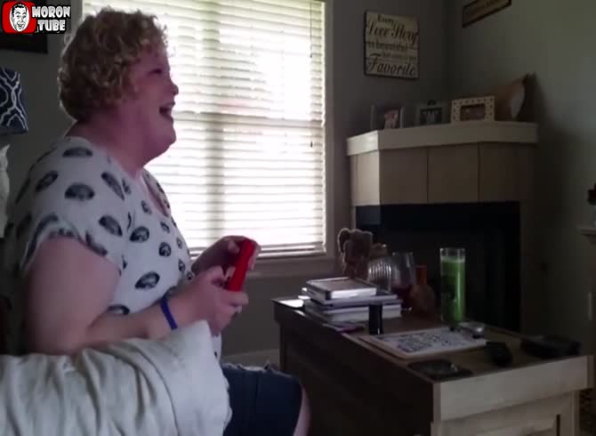 Video :She discovers his marriage proposal while playing Mario Maker